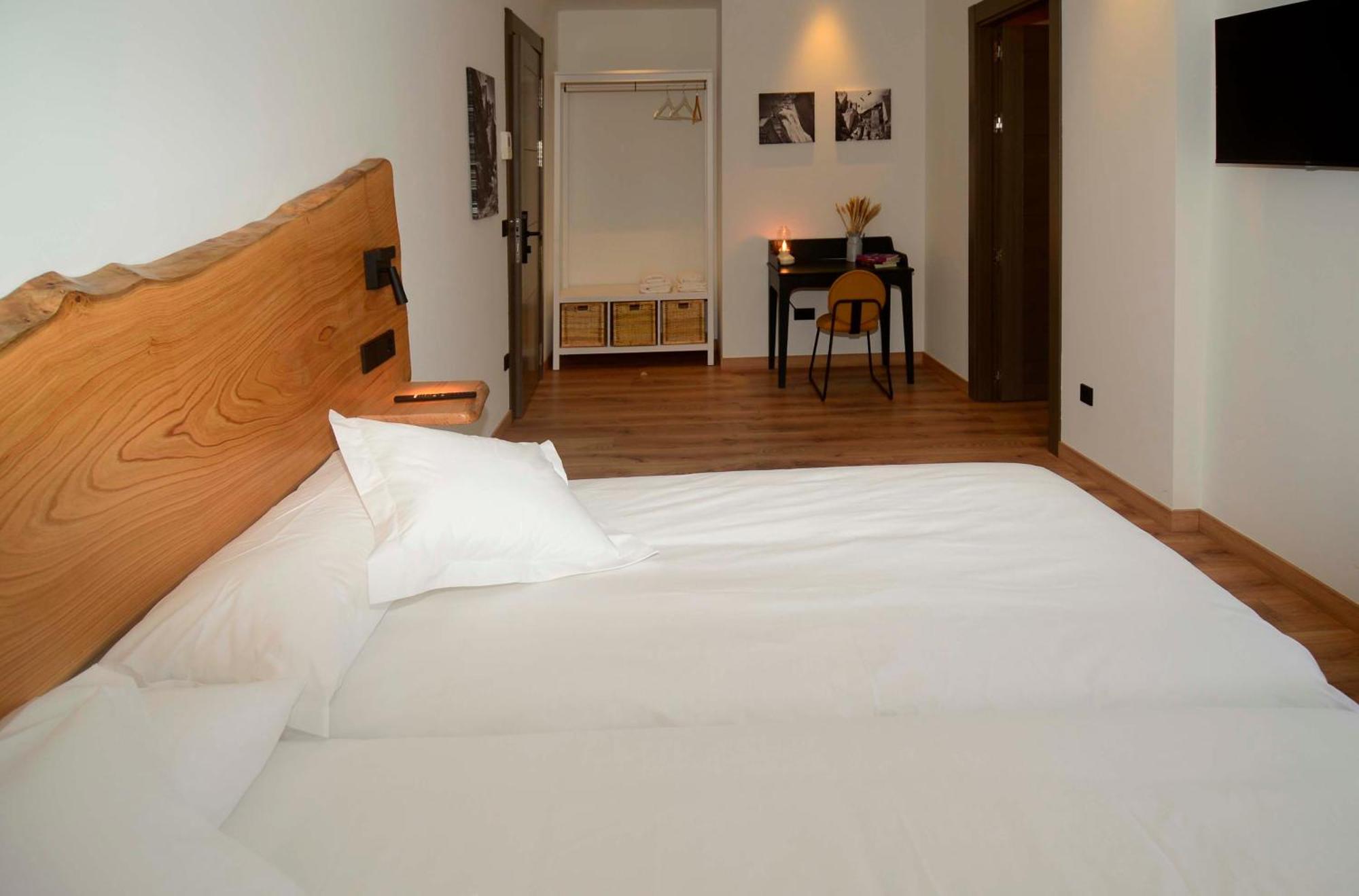A Reigada Hotel Restaurante Grandas de Salime Εξωτερικό φωτογραφία