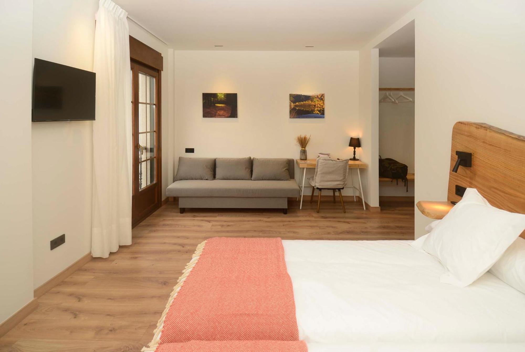 A Reigada Hotel Restaurante Grandas de Salime Εξωτερικό φωτογραφία