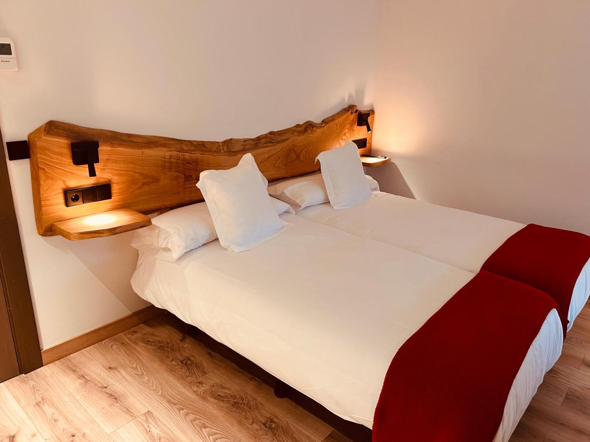 A Reigada Hotel Restaurante Grandas de Salime Εξωτερικό φωτογραφία